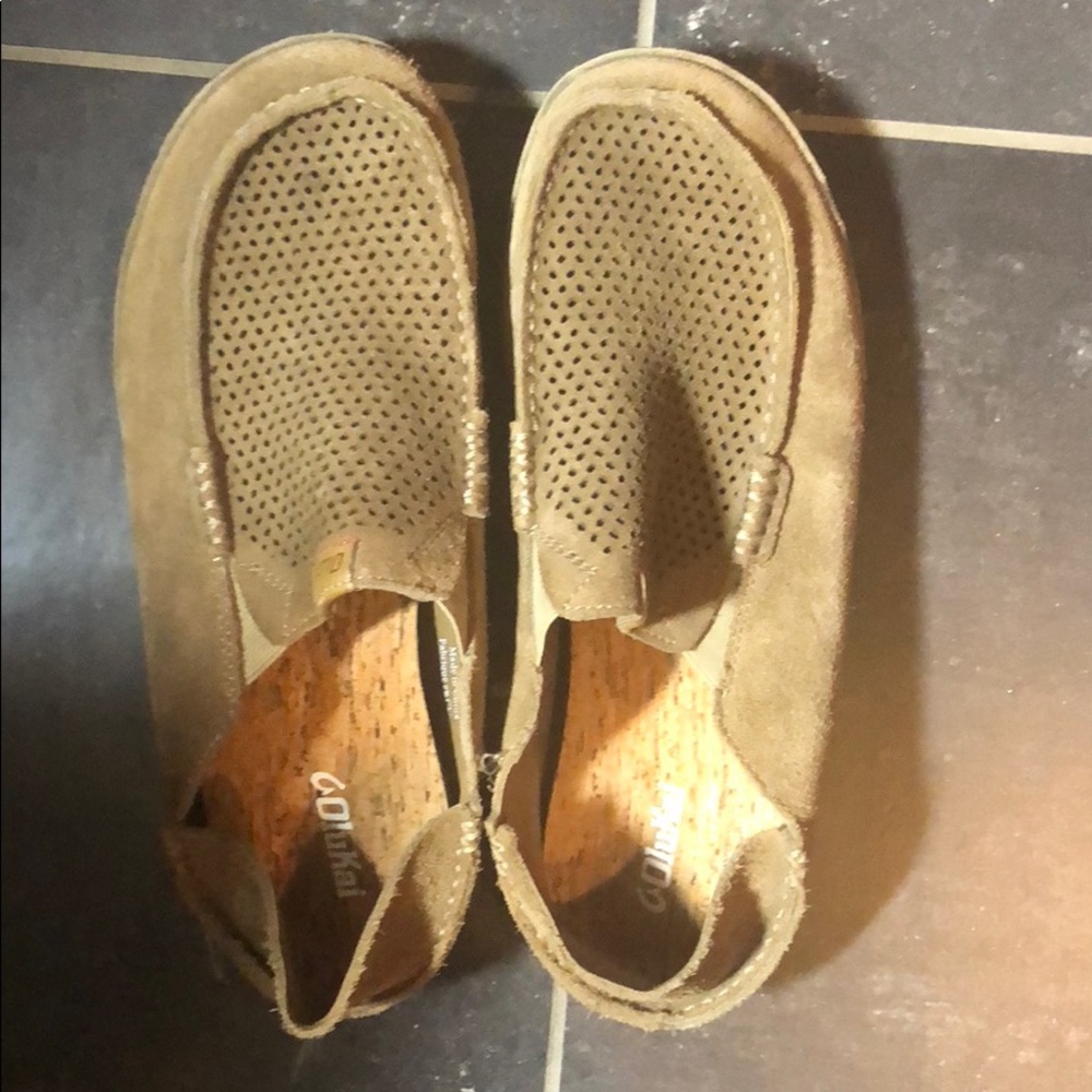 Size 10, Men’s OluKai Slip-Ons. As good as new!!!